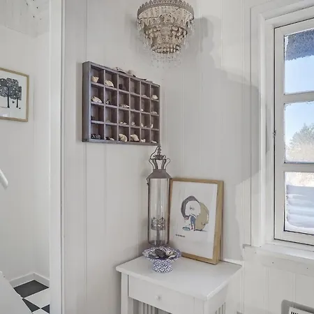 Stunning In With 2 Bedrooms *